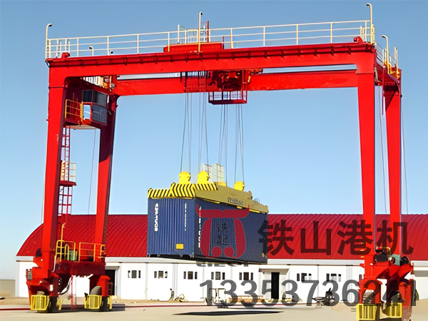 福建福州輪胎式集裝箱龍門(mén)吊廠家集裝箱龍門(mén)吊解鎖堆場(chǎng)無(wú)線可能高效